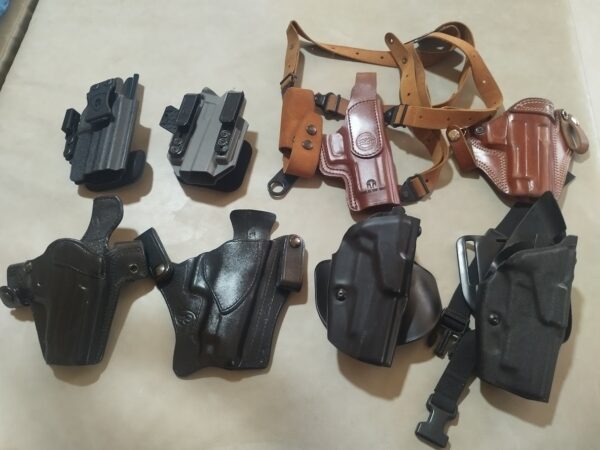 נרתיקים ומחסניות ל- SIG SAUER P226