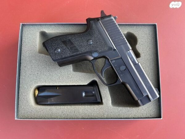 ⁦Sig Sauer P228⁩ – תמונה ⁦2⁩