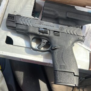 אקדח בן 7 חודשיםSmith & Wesson M&P9 Shield Plus Carry Comp