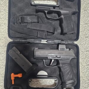 אקדח *Sig Sauer P365X* שמור מאוד, במצב תצוגה.