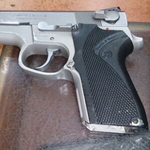 אקדח סמית S&W דגם 6906