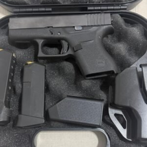 Glock 43  עם מחסנית עקב ופונדה