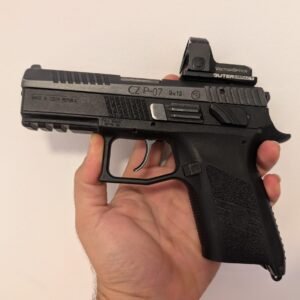 אקדח CZ P-07 עם כוונת השלכה ונרתיק בעבודת יד